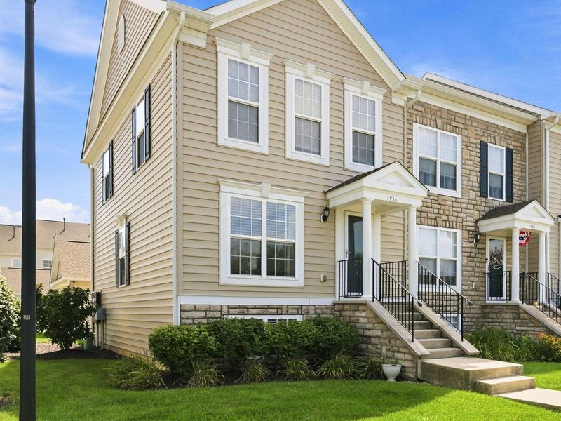 5936 Bridgehampton Drive, Unit 64, New Albany, OH 43054 Photo 2
