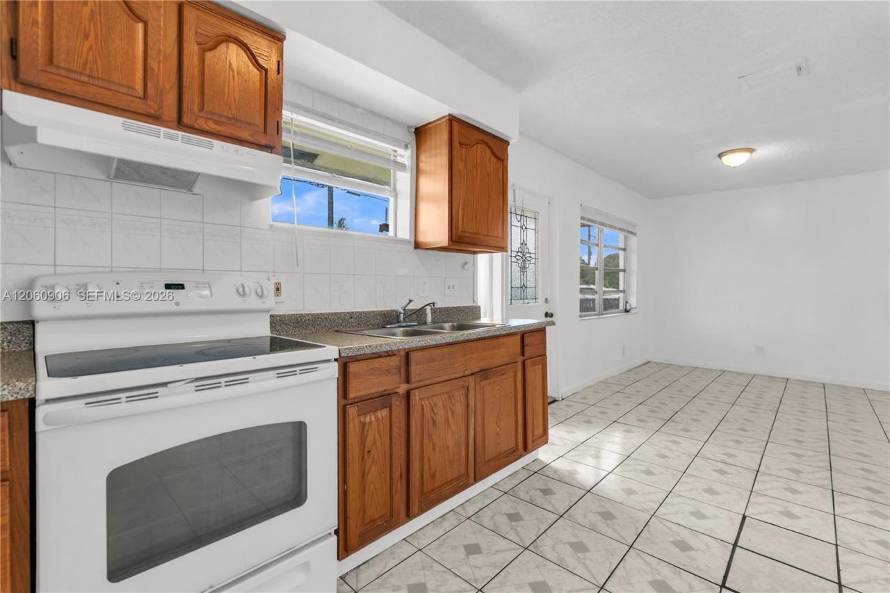 5742 Garfield St , Unit 2, Hollywood, FL 33021 Photo
