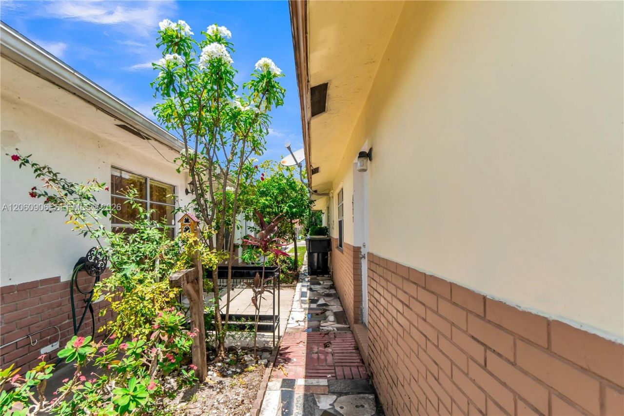 5742 Garfield St , Unit 2, Hollywood, FL 33021 Photo
