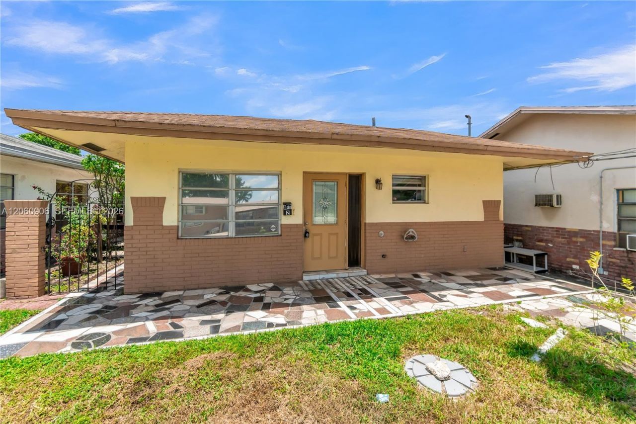5742 Garfield St , Unit 2, Hollywood, FL 33021 Photo