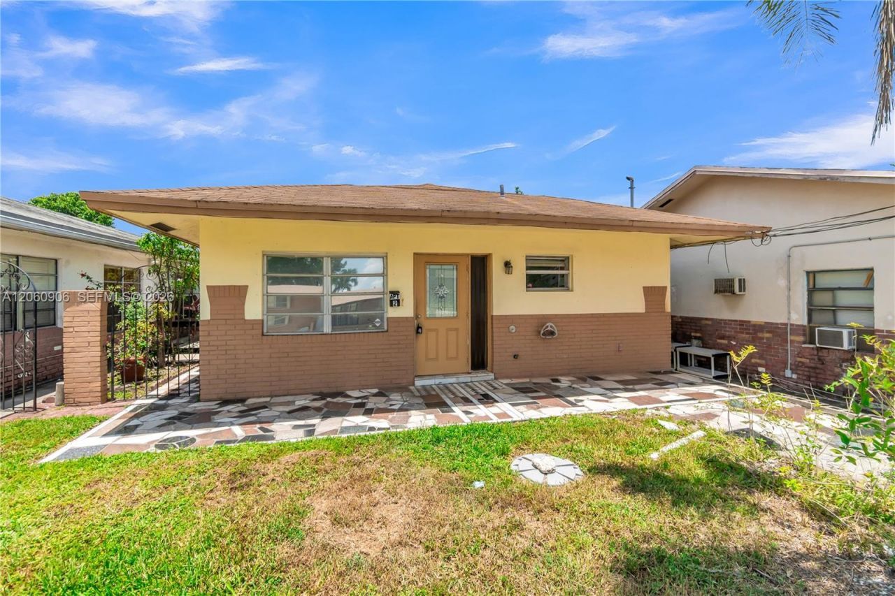5742 Garfield St , Unit 2, Hollywood, FL 33021 Photo