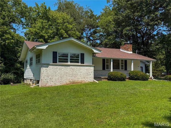 1227 W Henry Street , Staunton, IL 62088