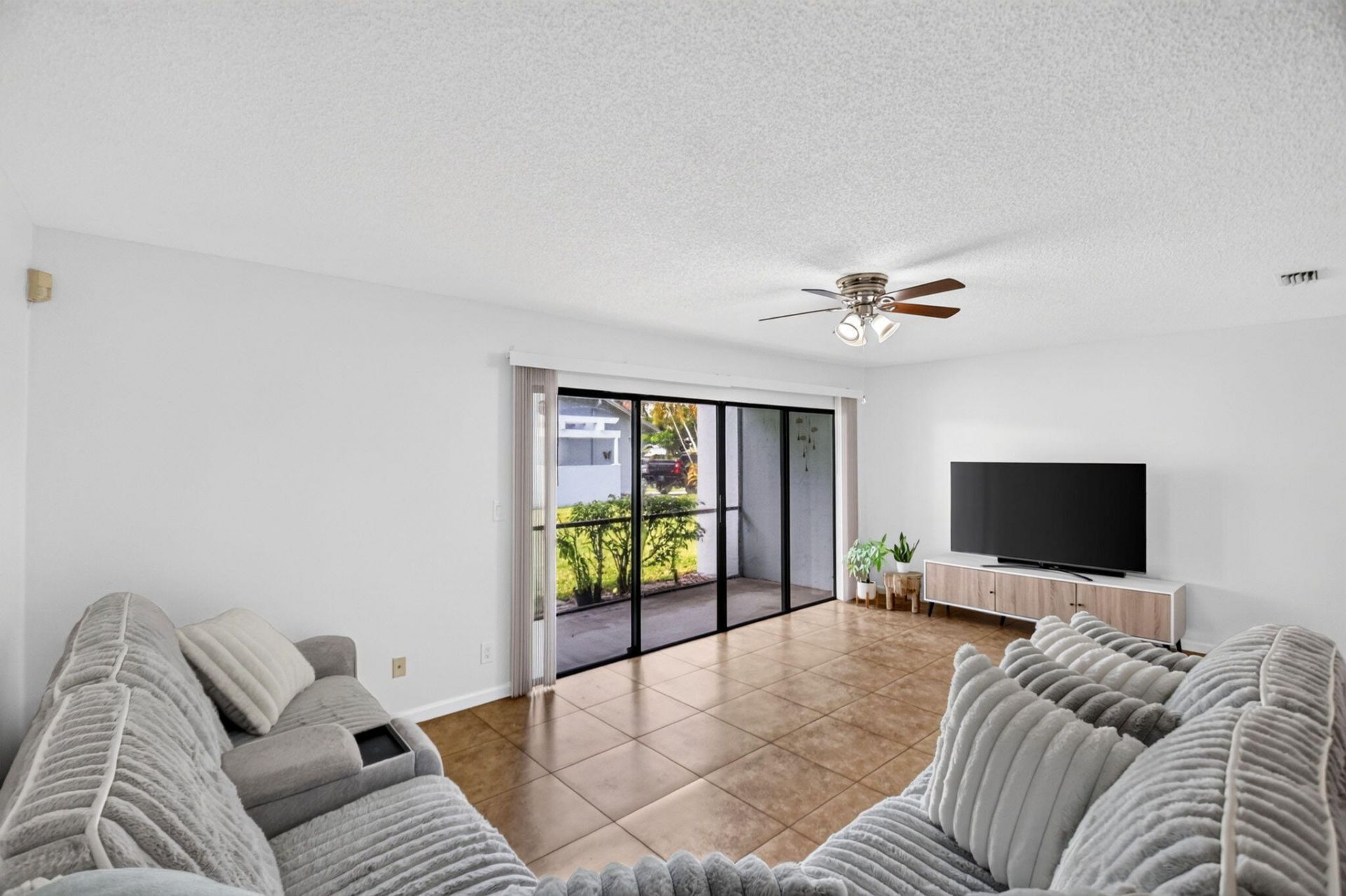 1633 Woodbridge Lakes Circle, Unit 1633, West Palm Beach, FL 33406 Photo