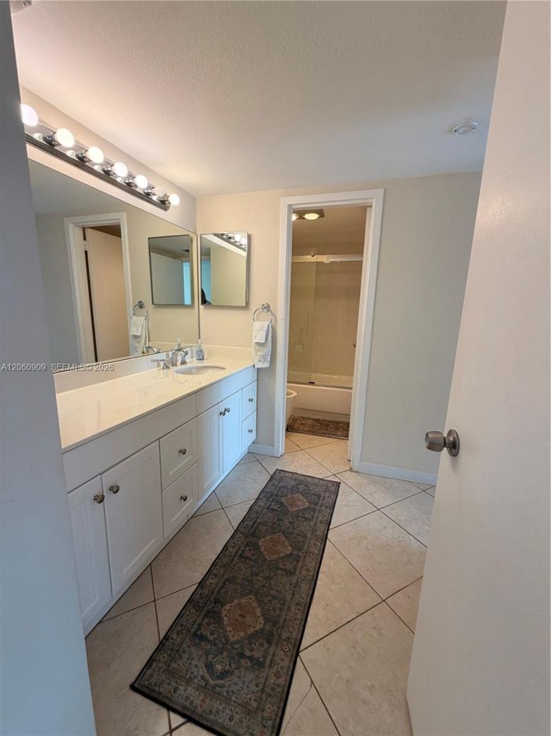 3375 N Country Club Dr, Unit 602, Aventura, FL 33180 Photo
