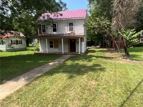 513 N Mecklenburg Avenue, South Hill, VA 23970