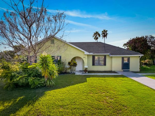 1462 SE North Balcourt Court SE, Port St. Lucie, FL 34952