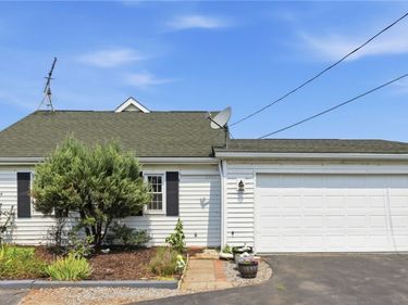 5537 W Lake Road , Burt, NY 14028