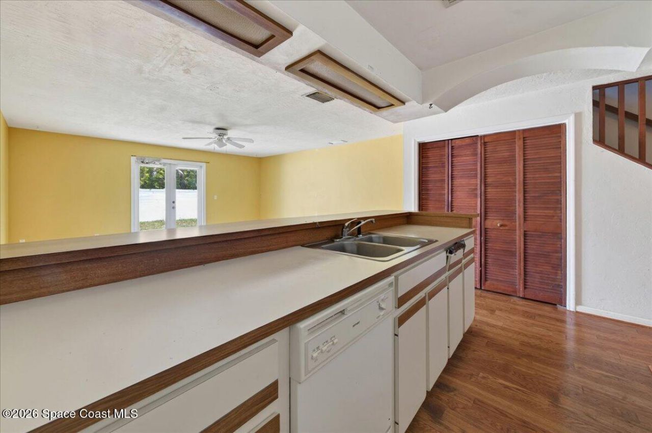841 E 14th Avenue , New Smyrna Beach, FL 32169 Photo
