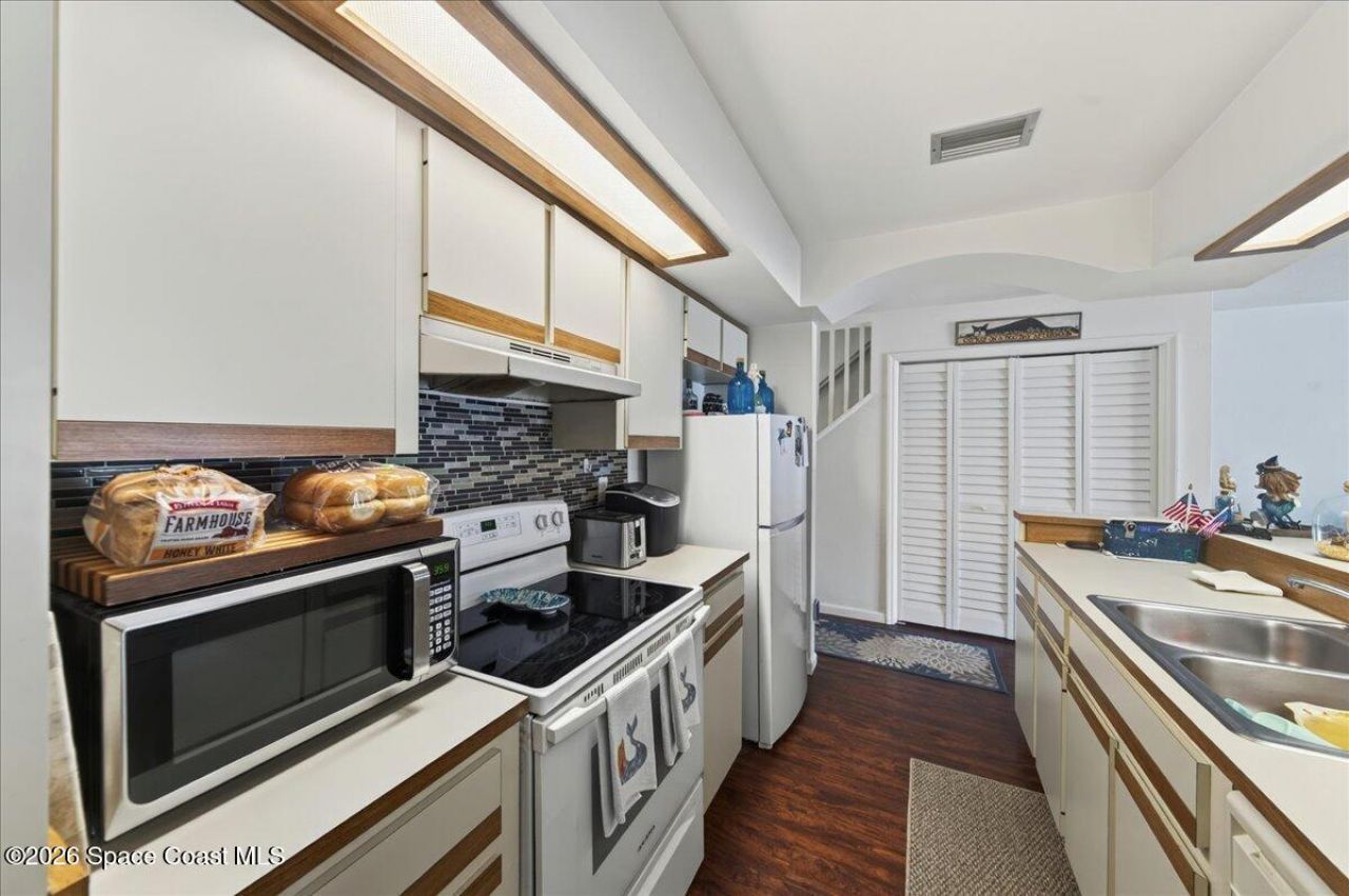 841 E 14th Avenue , New Smyrna Beach, FL 32169 Photo