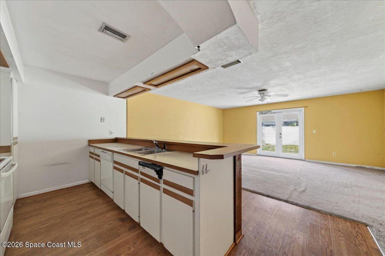 841 E 14th Avenue , New Smyrna Beach, FL 32169 Photo