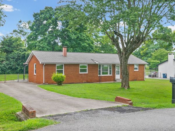 6 Sevier St , Clarksville, TN 37042