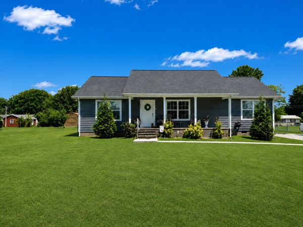 676 Parkway Dr , Smithville, TN 37166