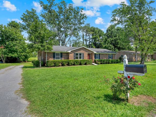904 Mead Dr , Shelbyville, TN 37160