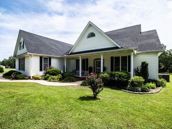 390 Carmen Dr , Paris, TN 38242