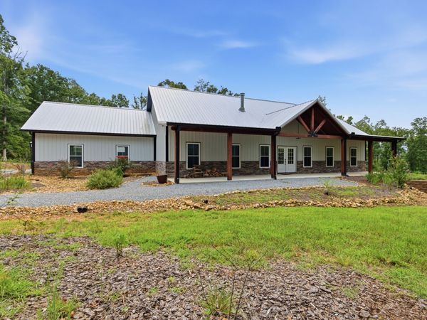 594 Highway 100 , Centerville, TN 37033