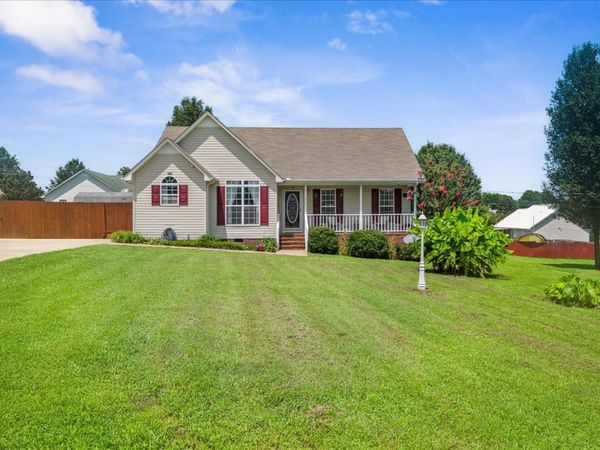 5 Summerfield Dr , Fayetteville, TN 37334