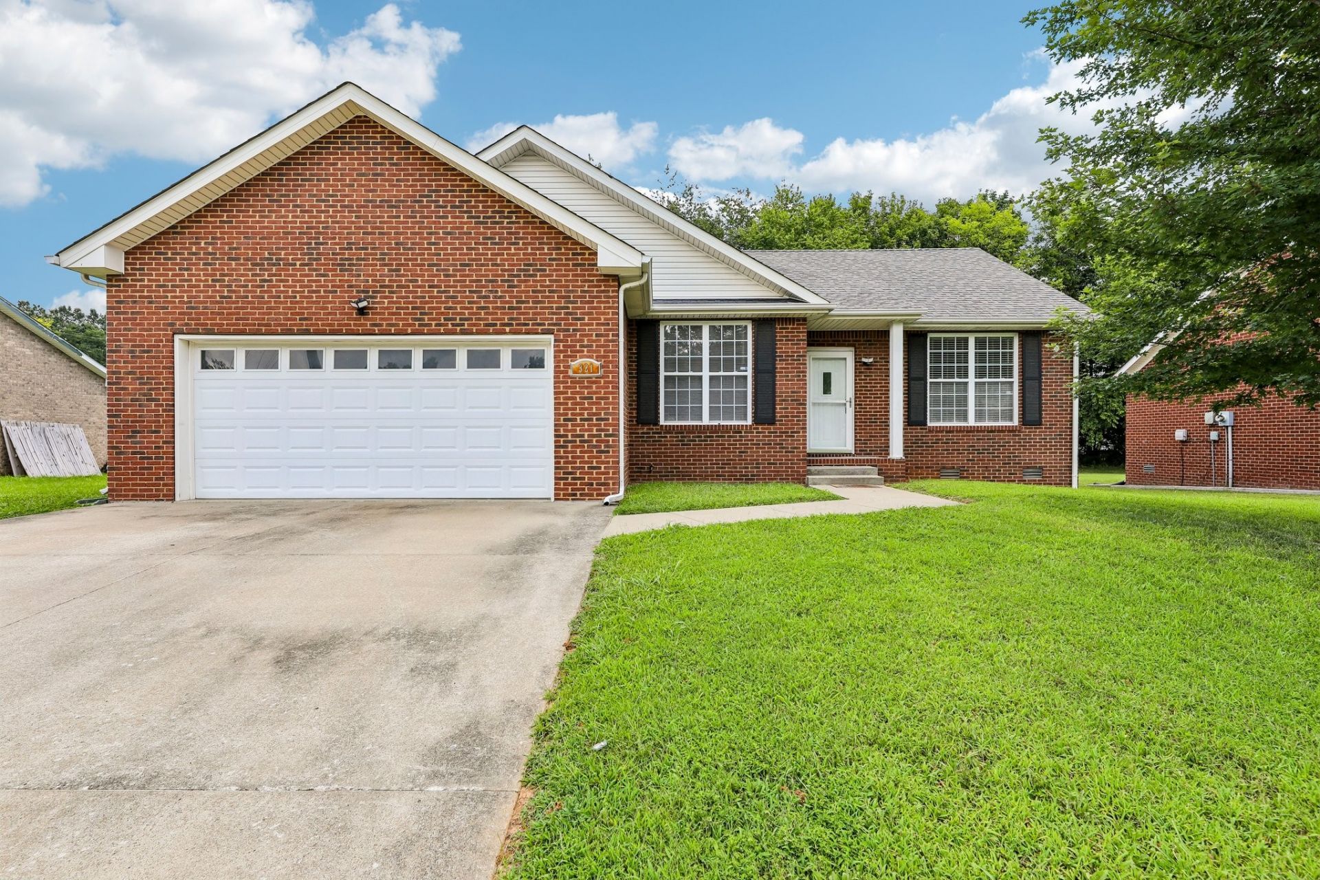 321 Maple Park Dr, Clarksville, TN 37040 Main Photo