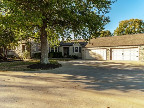 1745 Saundersville Rd, Hendersonville, TN 37075