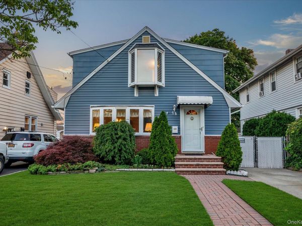 78 Rockaway Parkway , Valley Stream, NY 11580