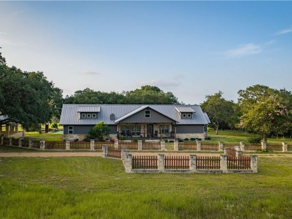 2288 US Highway 77a , Cuero, TX 77954