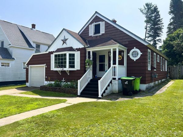 228 E Chocolay Street, Munising, MI 49862