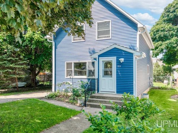 804 S 18th Street, Escanaba, MI 49829