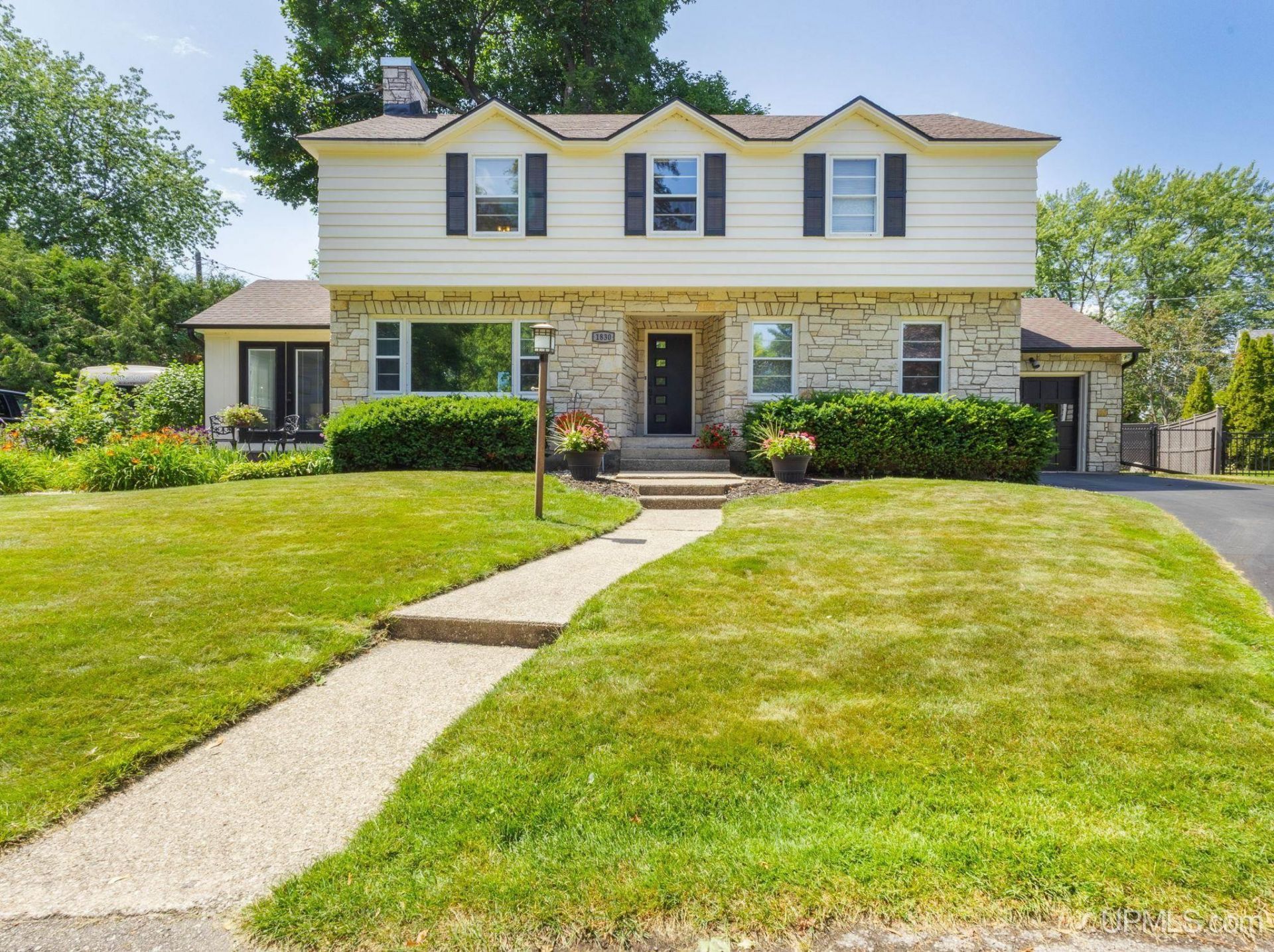 1830 1st Street, Menominee, MI 49858 Main Photo