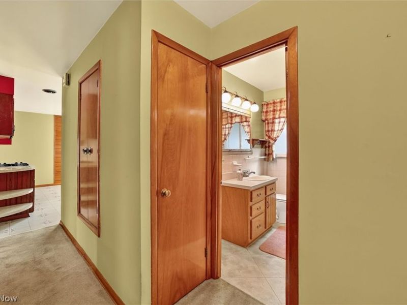 9180 Stonington Road , Parma Heights, OH 44130 Photo 13
