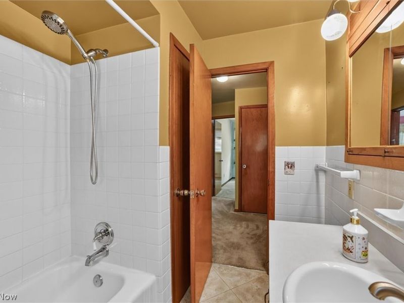 9180 Stonington Road , Parma Heights, OH 44130 Photo 16