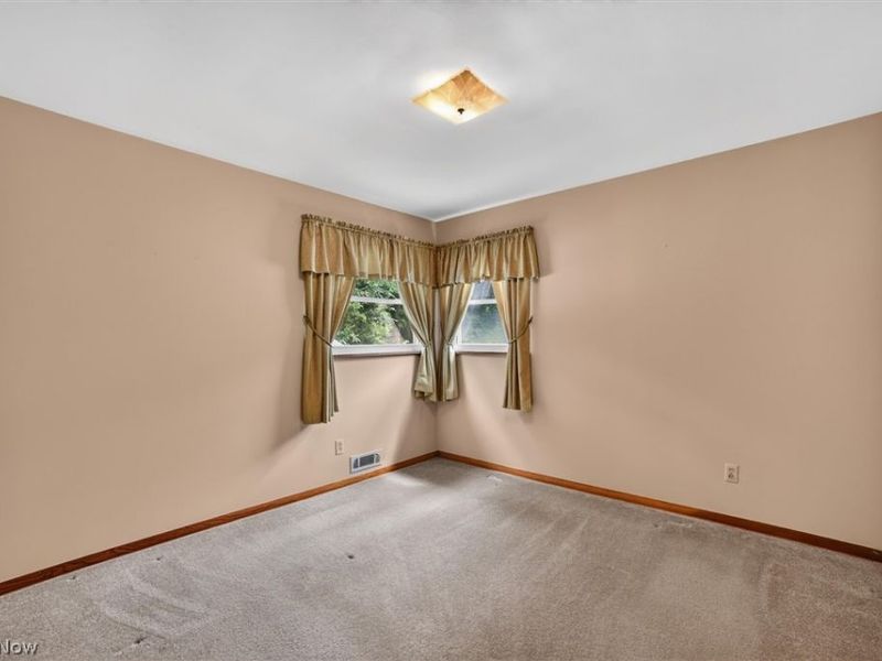 9180 Stonington Road , Parma Heights, OH 44130 Photo 17