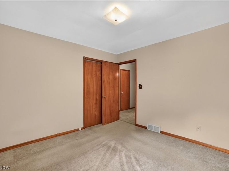 9180 Stonington Road , Parma Heights, OH 44130 Photo 18