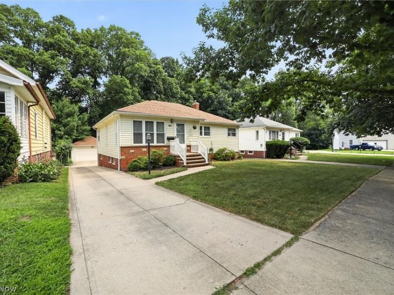 9180 Stonington Road , Parma Heights, OH 44130 Photo 3