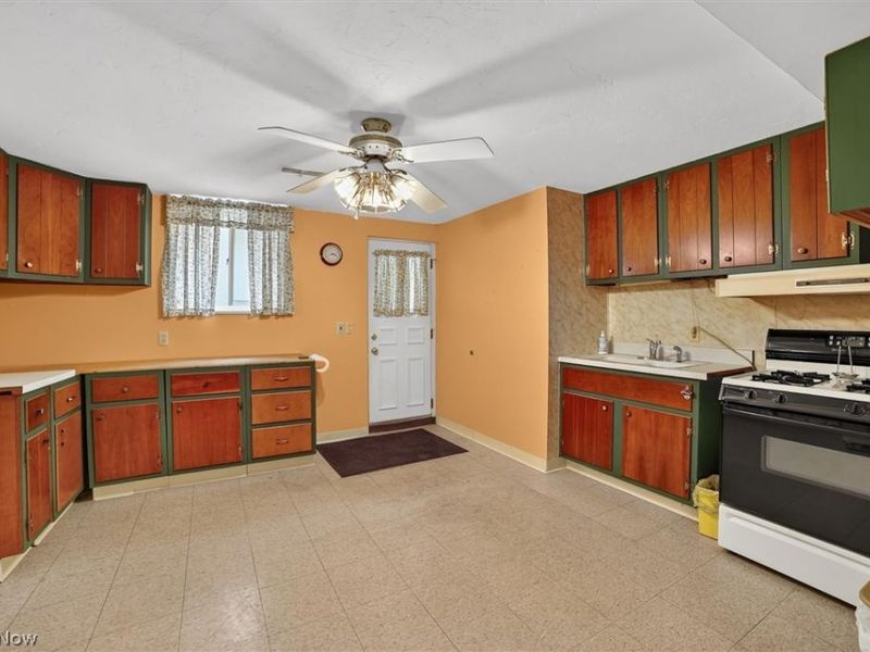 9180 Stonington Road , Parma Heights, OH 44130 Photo 32