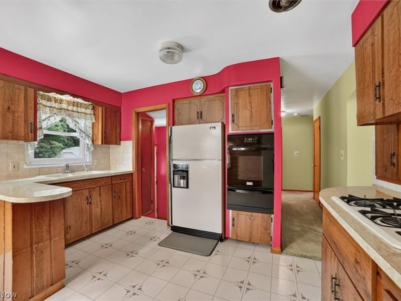 9180 Stonington Road , Parma Heights, OH 44130 Photo 8