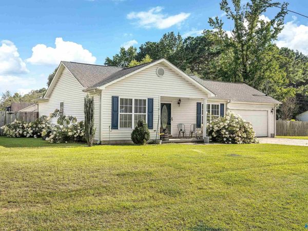 138 Rolling Meadows Road SE, Hartselle, AL 35640