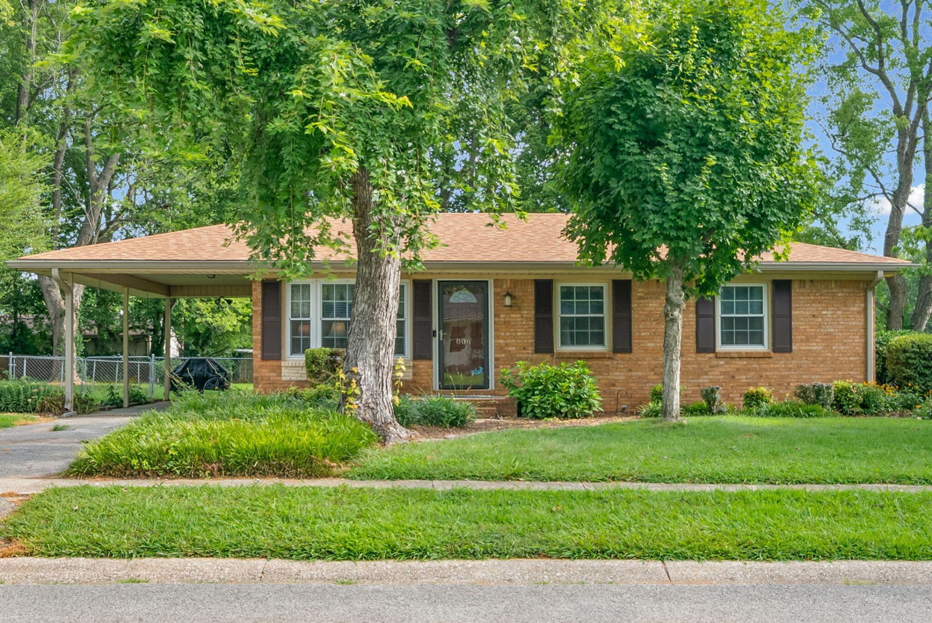806 Hillcrest Drive, Hopkinsville, KY 42240 Main Photo
