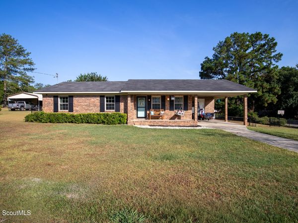 110 Queen Drive , Glennville, GA 30427