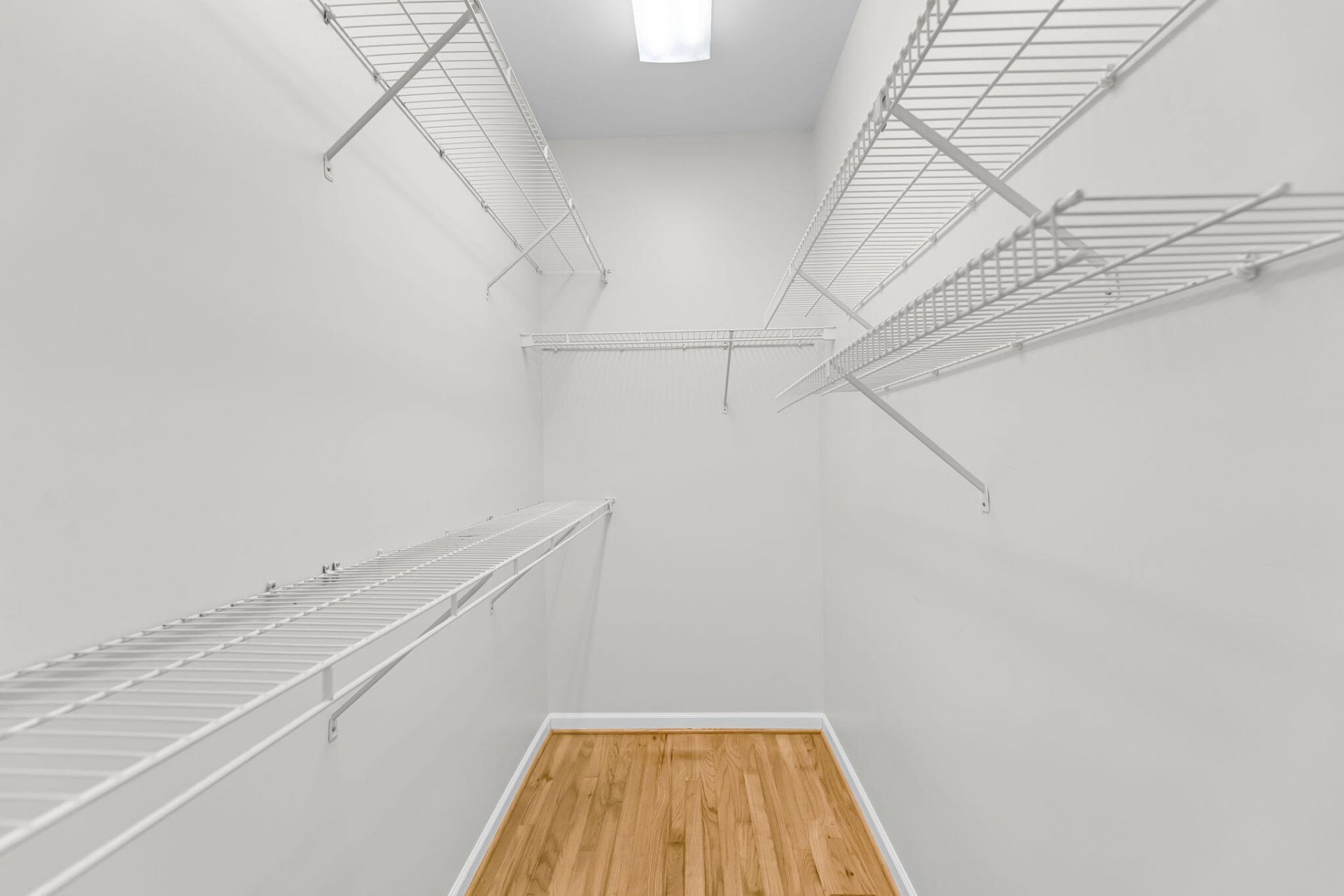 1421 N Point Court Photo 17
