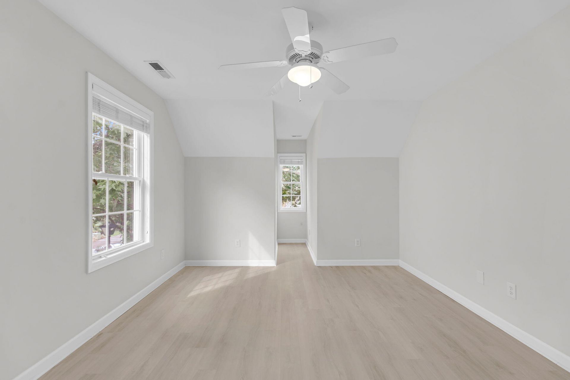 1421 N Point Court Photo 20
