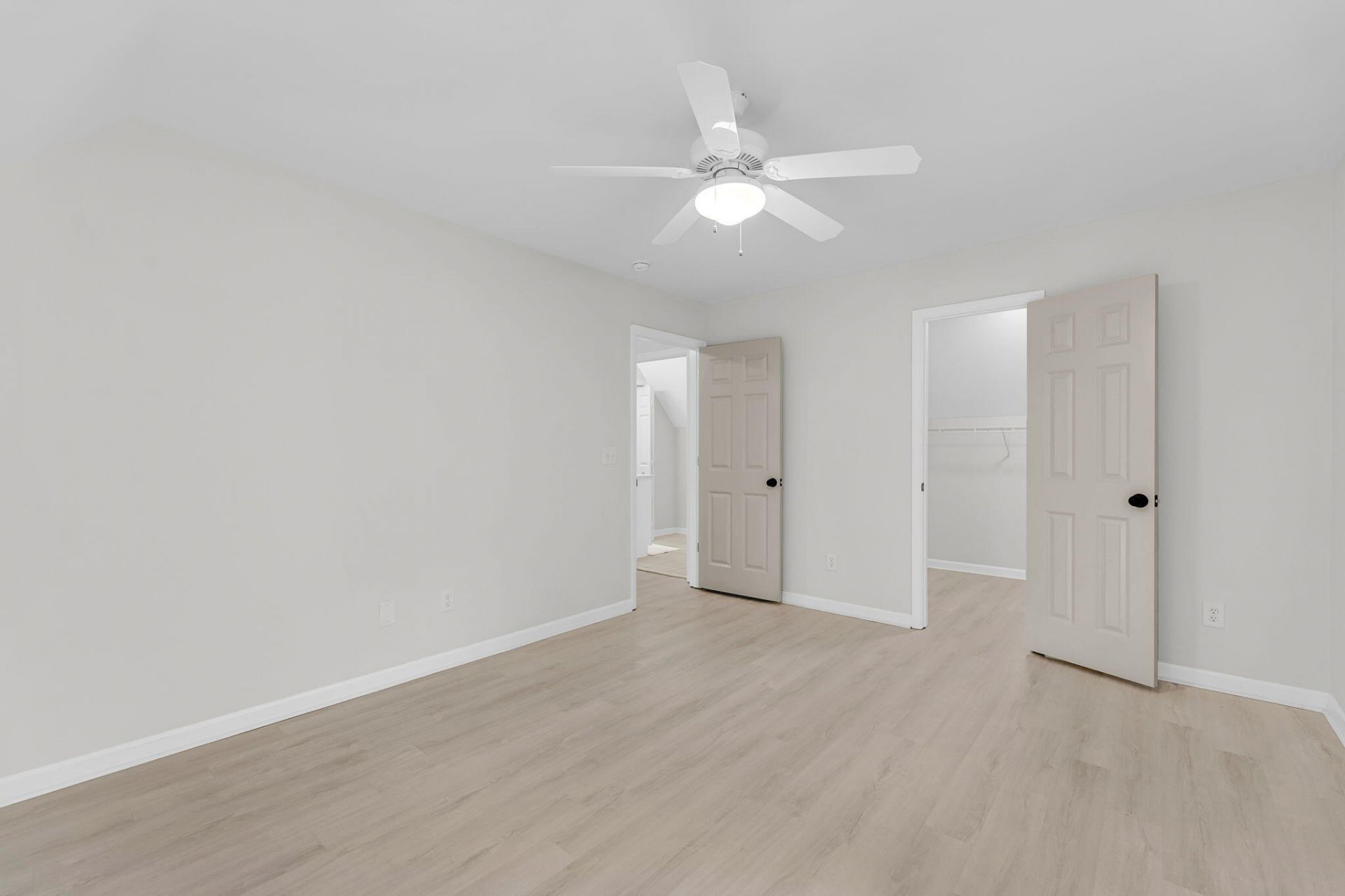 1421 N Point Court Photo 21
