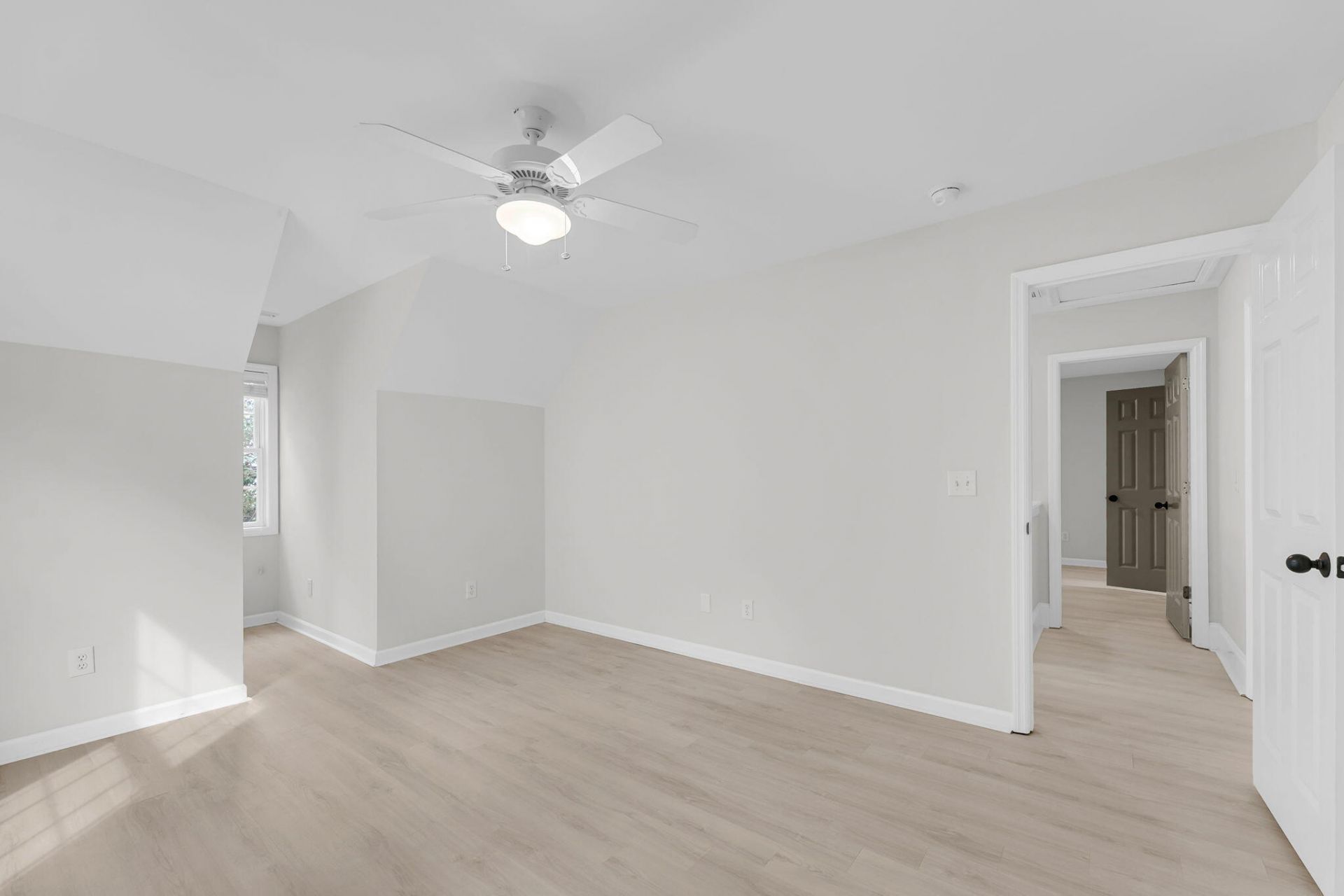 1421 N Point Court Photo 22