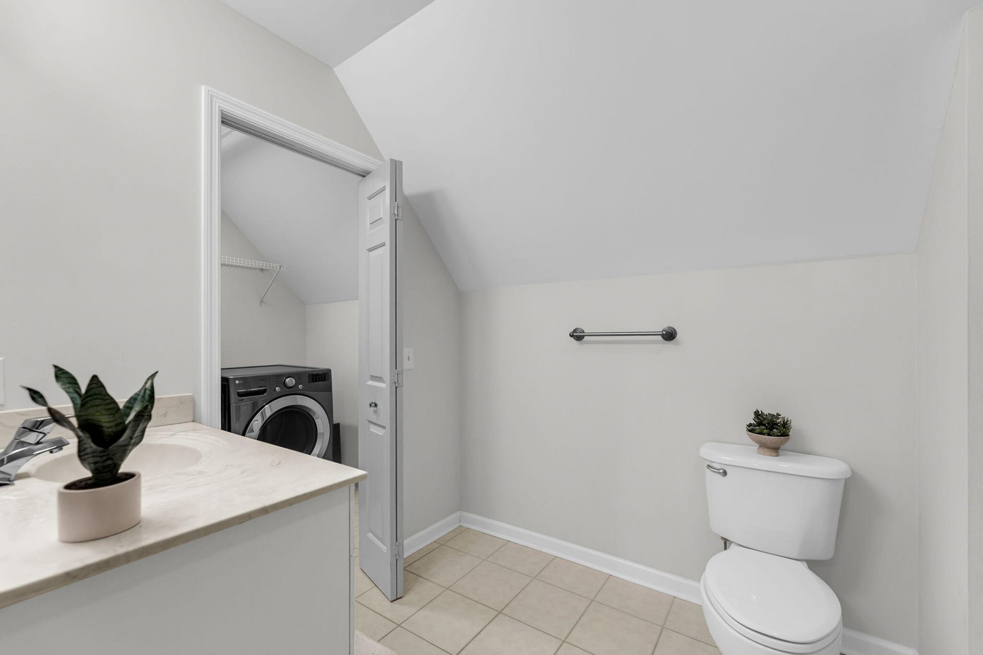 1421 N Point Court Photo 24
