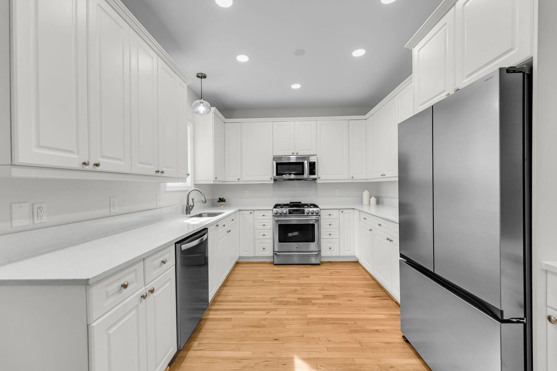1421 N Point Court Photo 9