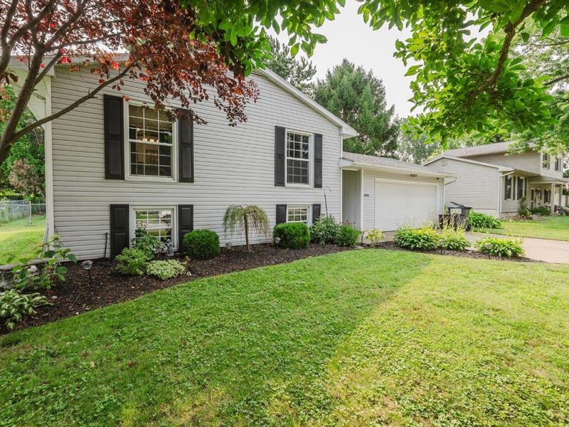 4704 E Kingsley Circle, Sandusky, OH 44870 Photo 2