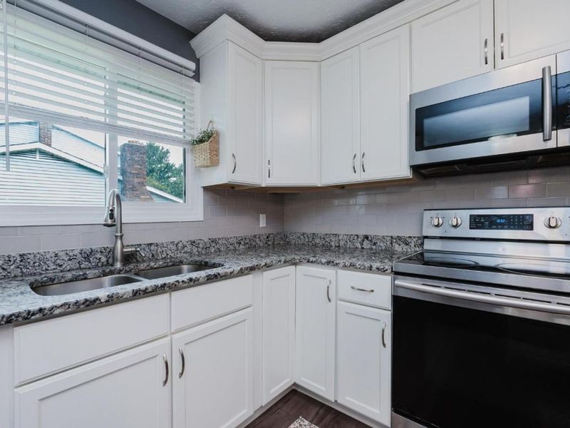 4704 E Kingsley Circle, Sandusky, OH 44870 Photo 8