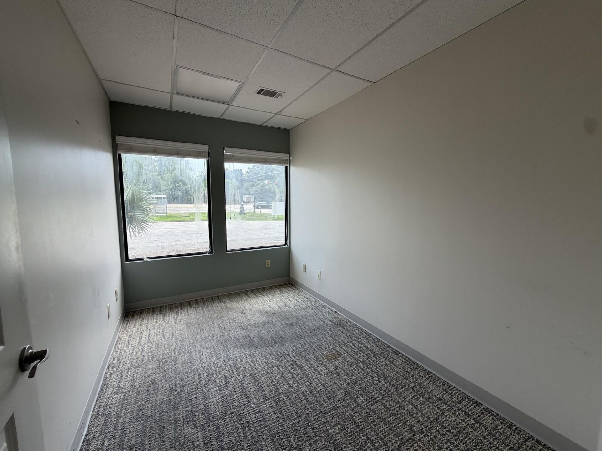 3614 Ashley Phosphate Road  Photo 8