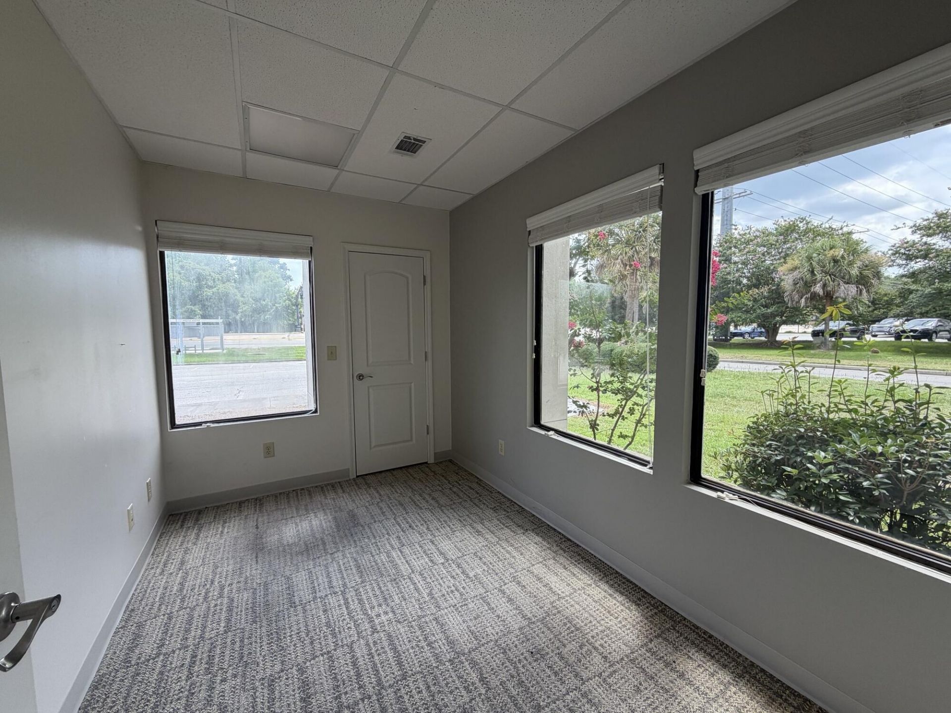 3614 Ashley Phosphate Road  Photo 9