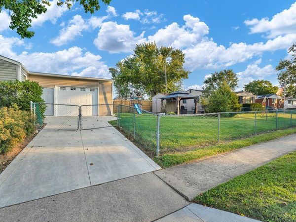 693 Maurine Drive , Columbus, OH 43228