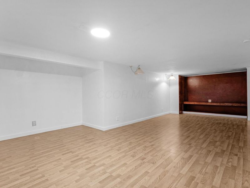 693 Maurine Drive , Columbus, OH 43228 Photo 11