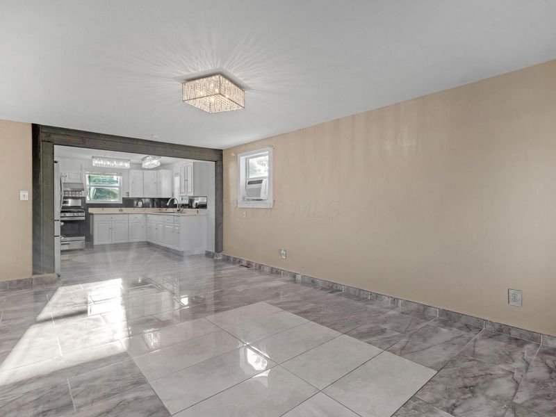 693 Maurine Drive , Columbus, OH 43228 Photo 16